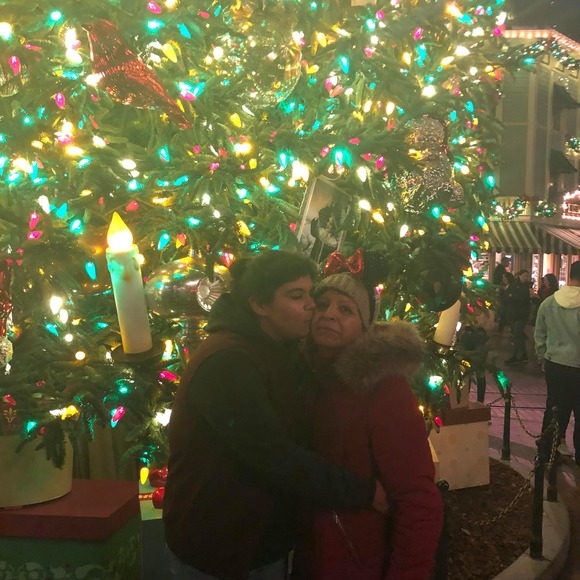 Meet your Posher, Fernanda - Picture 1 of 1